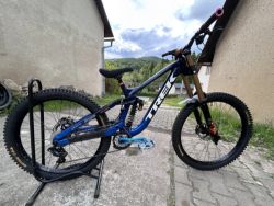 TREK SESSION 9 2024 (R1) Vel.M