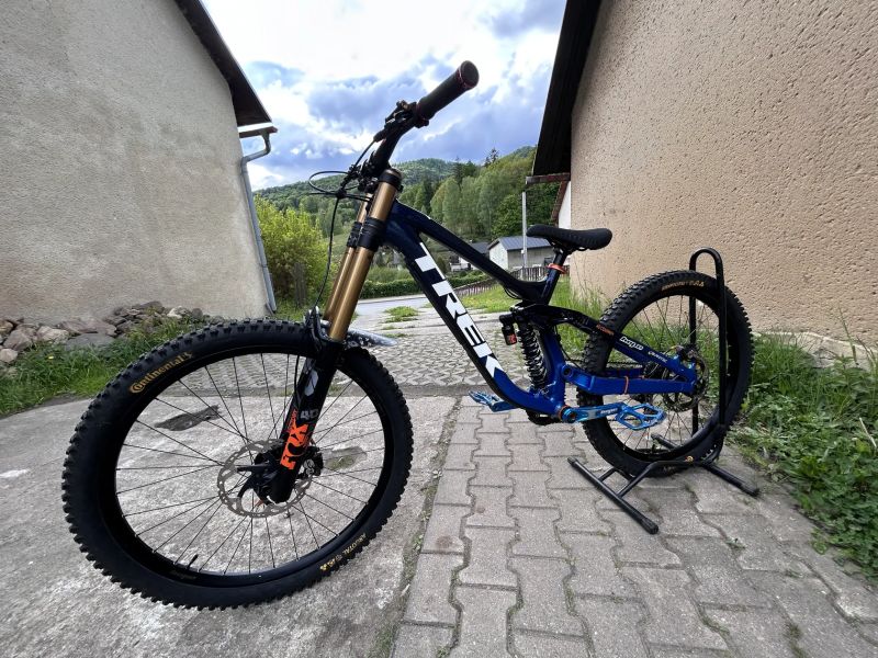 TREK SESSION 9 2024 (R1) Vel.M