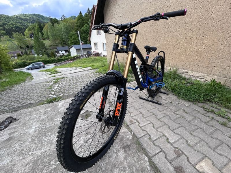 TREK SESSION 9 2024 (R1) Vel.M