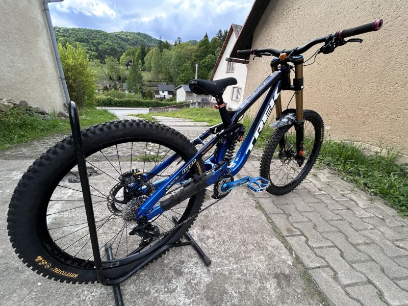 TREK SESSION 9 2024 (R1) Vel.M