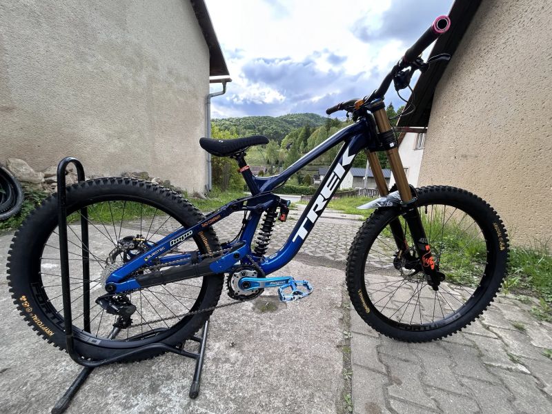 TREK SESSION 9 2024 (R1) Vel.M