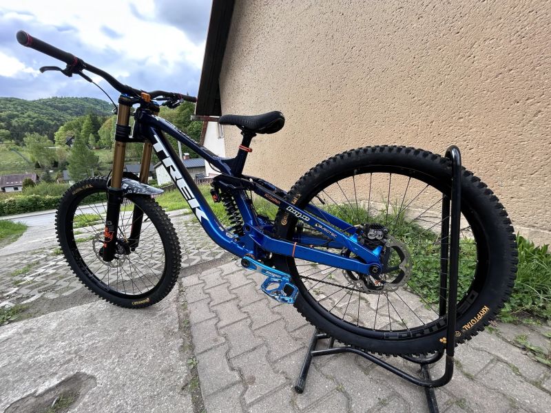 TREK SESSION 9 2024 (R1) Vel.M