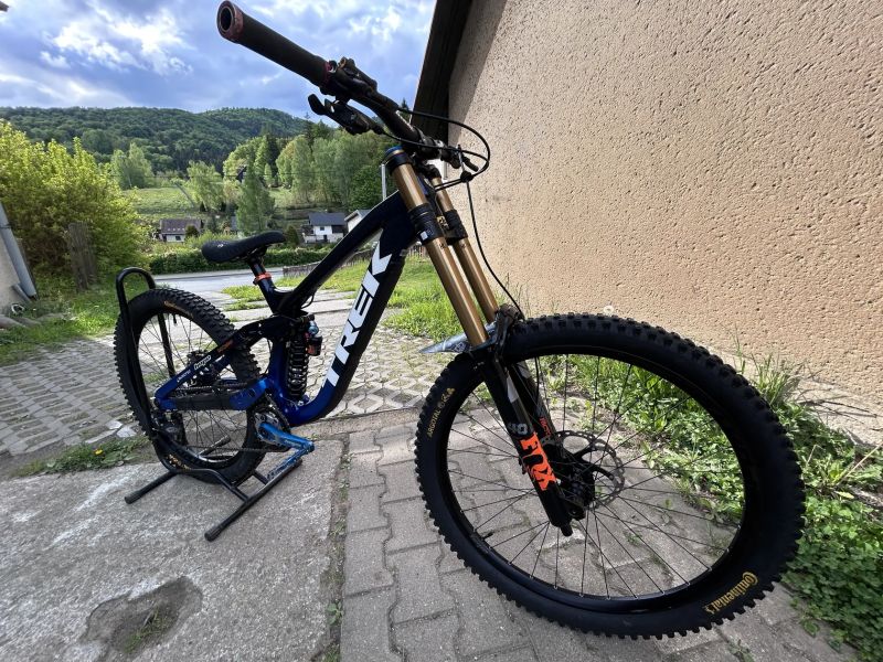 TREK SESSION 9 2024 (R1) Vel.M