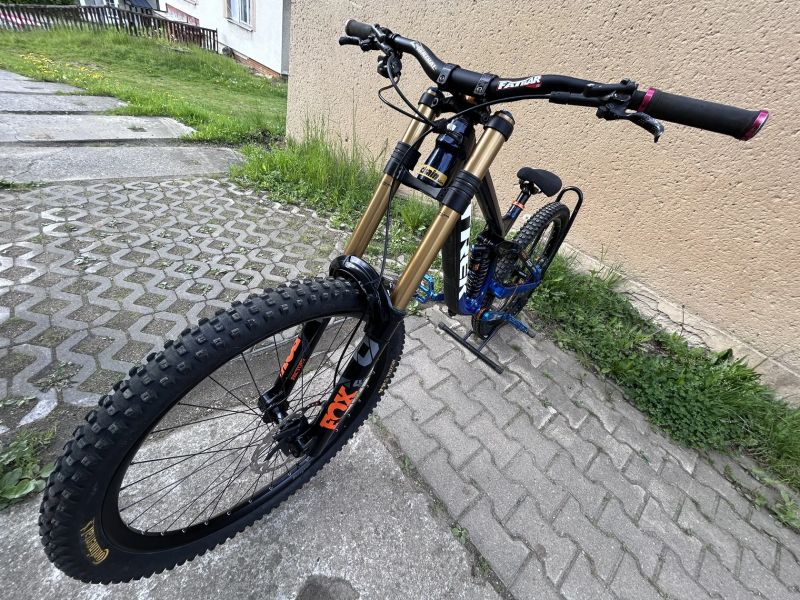 TREK SESSION 9 2024 (R1) Vel.M
