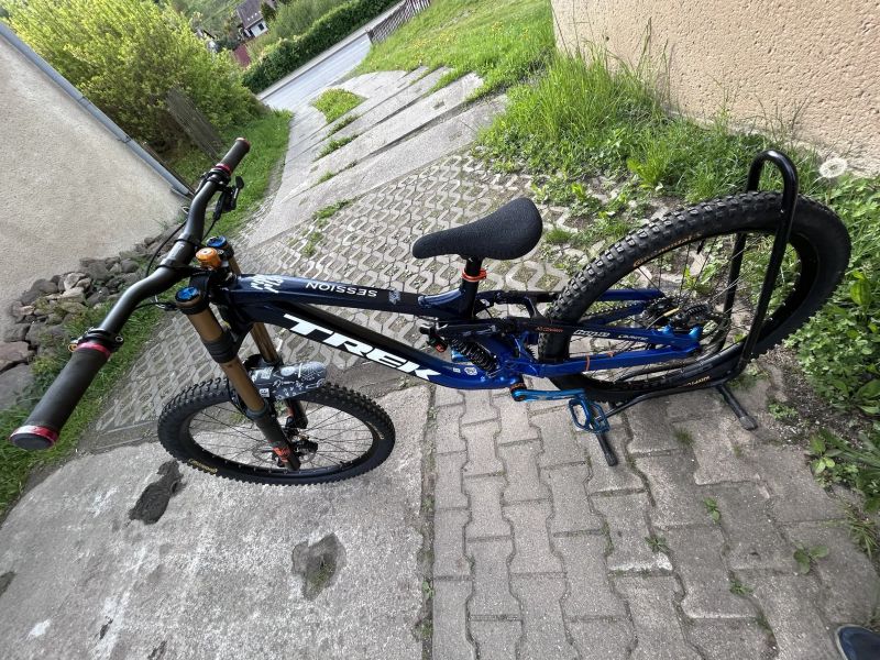 TREK SESSION 9 2024 (R1) Vel.M