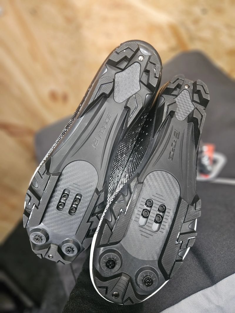 NOVÉ MTB tretry Force Score - vel. 43