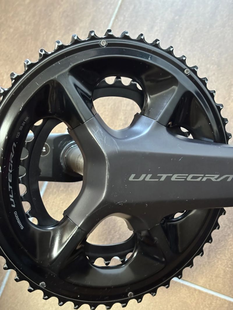 Kliky Shimano Ultegra R8100 s wattmetrem v levé klice + řetěz 12s