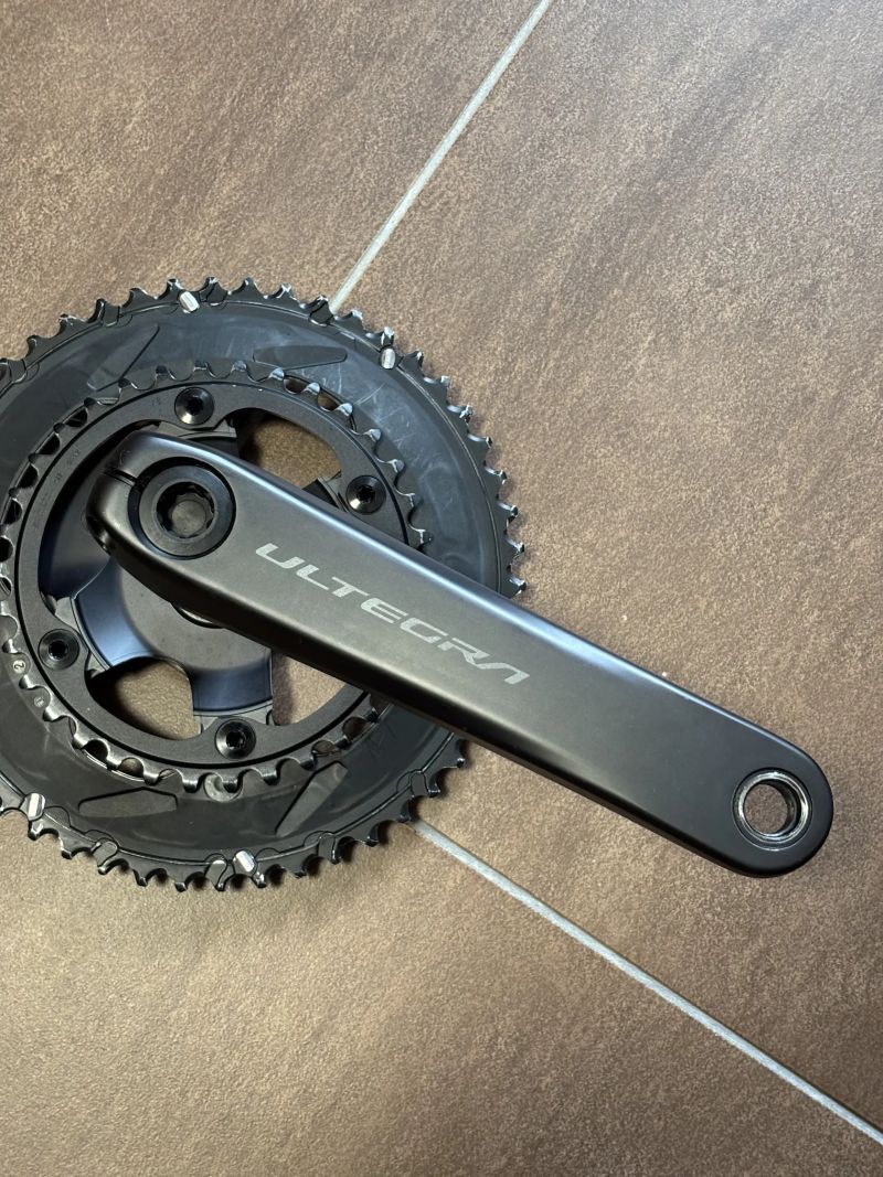 Kliky Shimano Ultegra R8100 s wattmetrem v levé klice + řetěz 12s