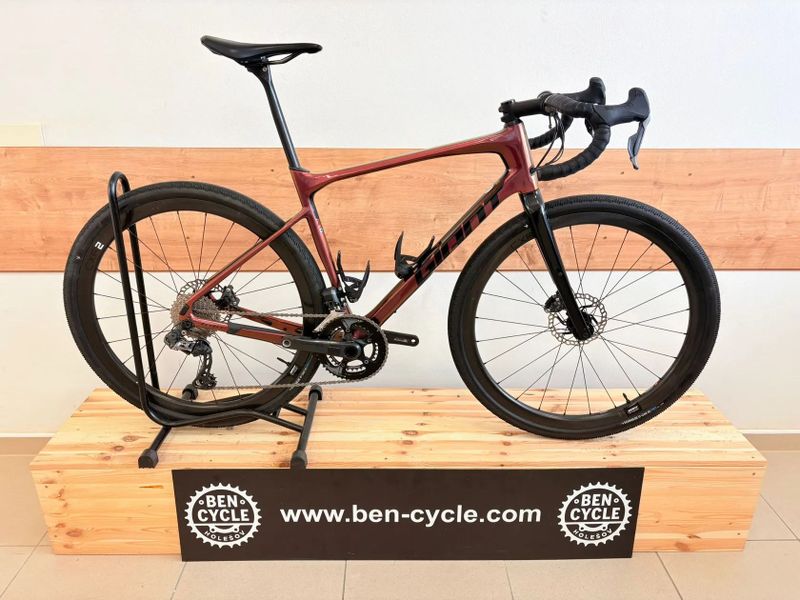 Giant Revolt PRO 1 di2 - karbonová kola