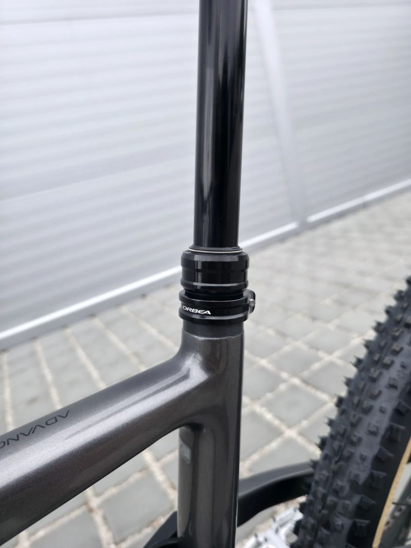 Orbea OCCAM M10 Carbon 2021 29″ - velikost L / Top stav / Shimano XT / FOX 34 Kashima