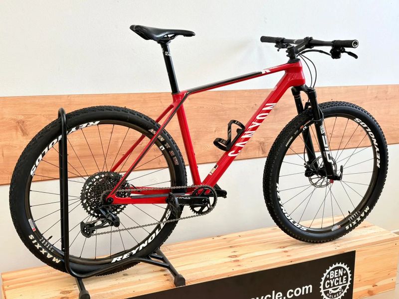Canyon Exceed CF7 karbonová kola Reynolds