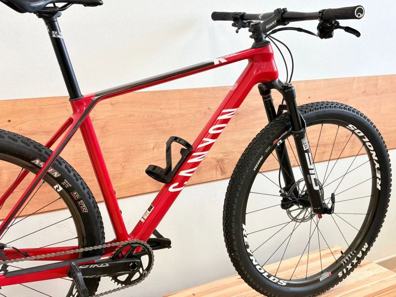 Canyon Exceed CF7 karbonová kola Reynolds