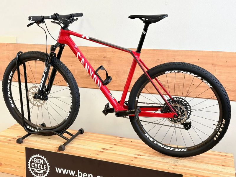 Canyon Exceed CF7 karbonová kola Reynolds