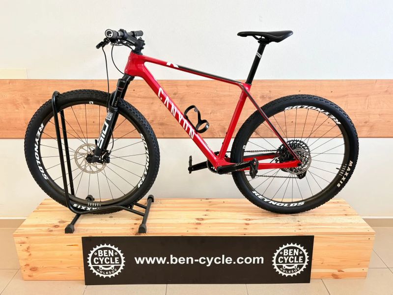 Canyon Exceed CF7 karbonová kola Reynolds