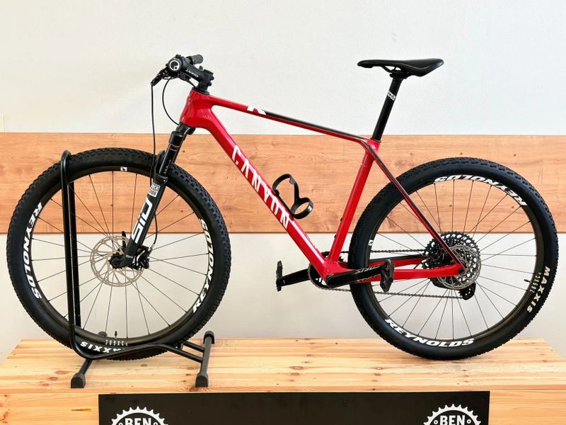 Canyon Exceed CF7 karbonová kola Reynolds