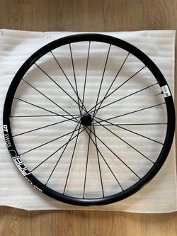 DT Swiss C1800 Spline Disc – zapletená kola 700C / 28" – skoro nejetá