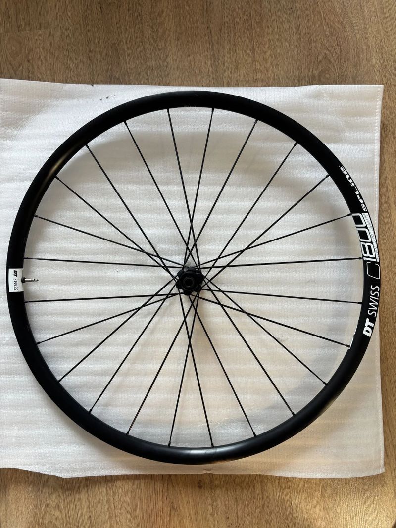 DT Swiss C1800 Spline Disc – zapletená kola 700C / 28" – skoro nejetá