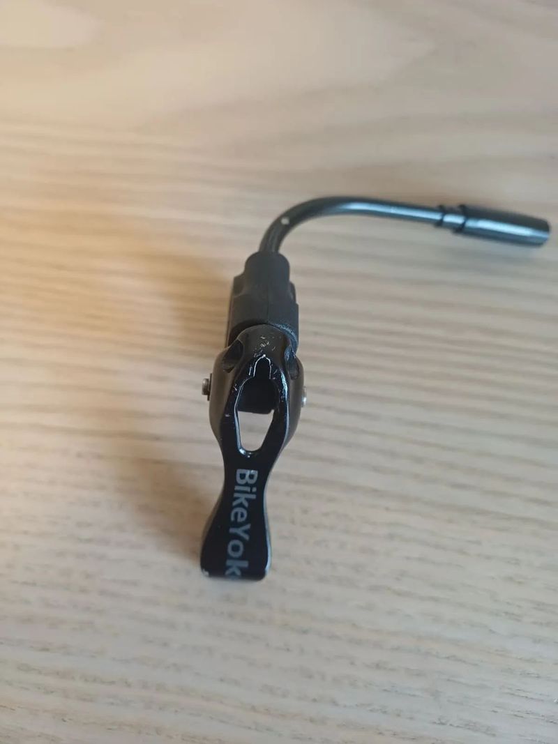 Prodám páčku na teleskopickou sedlovku BikeYoke 2X-Remote