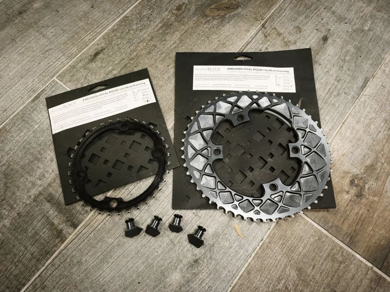 Silniční převodníky AbsoluteBLACK PREMIUM OVAL ROAD 110/4bcd 
