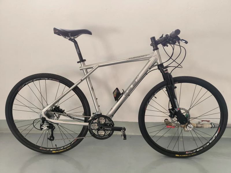 GT Transeo Ultra , vzduch vidlice, Shimano XT