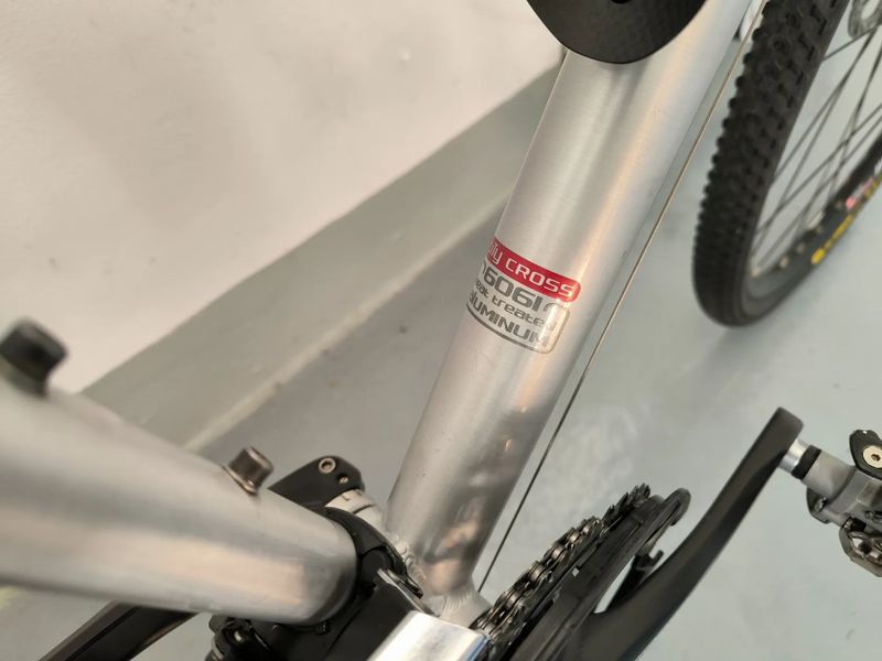 GT Transeo Ultra , vzduch vidlice, Shimano XT
