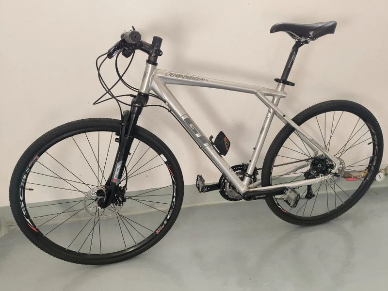 GT Transeo Ultra , vzduch vidlice, Shimano XT