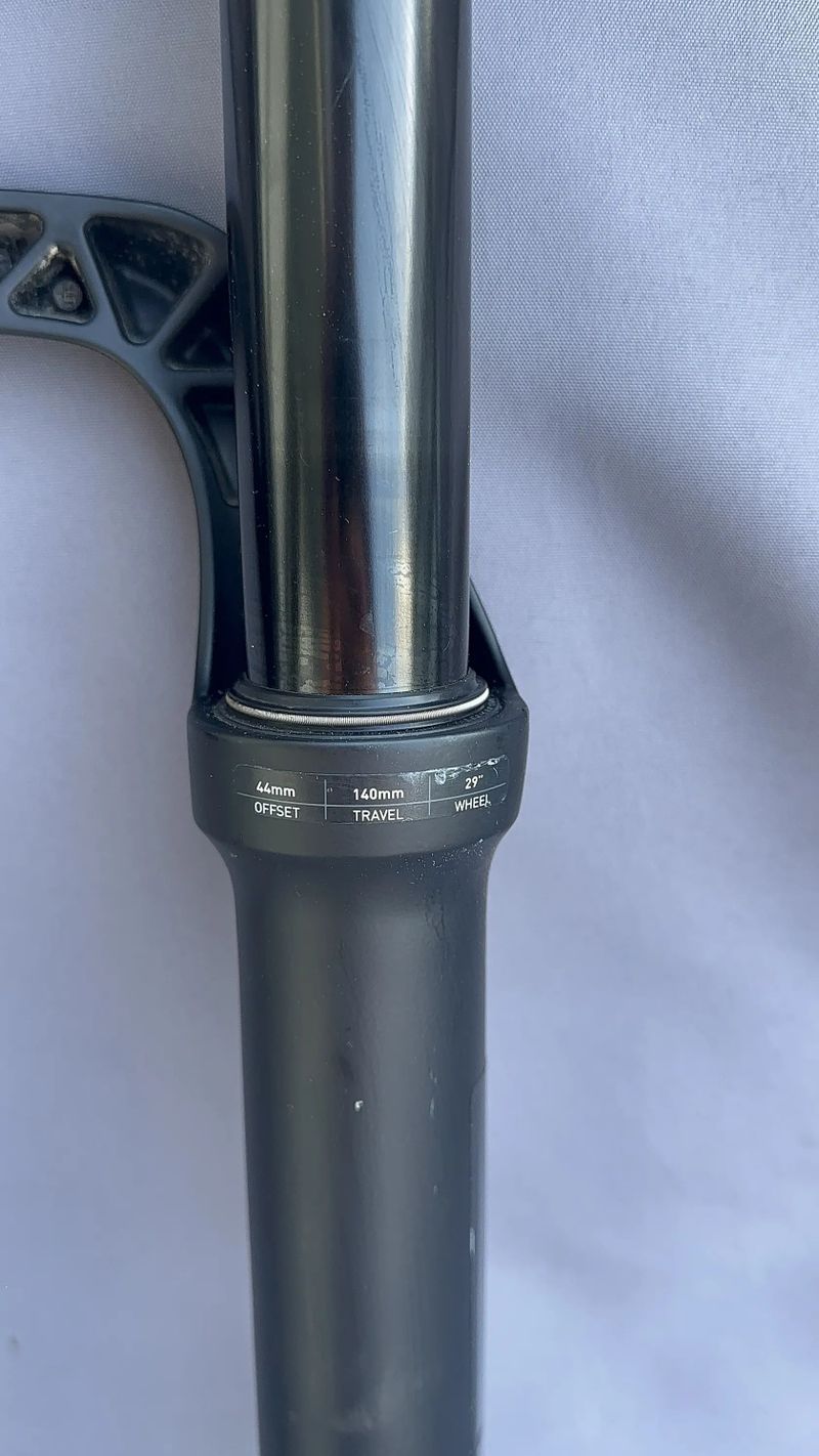 Vzduchová vidlice RockShox 35 Gold RL 29" – zdvih 140mm, Boost, dlouhý krk