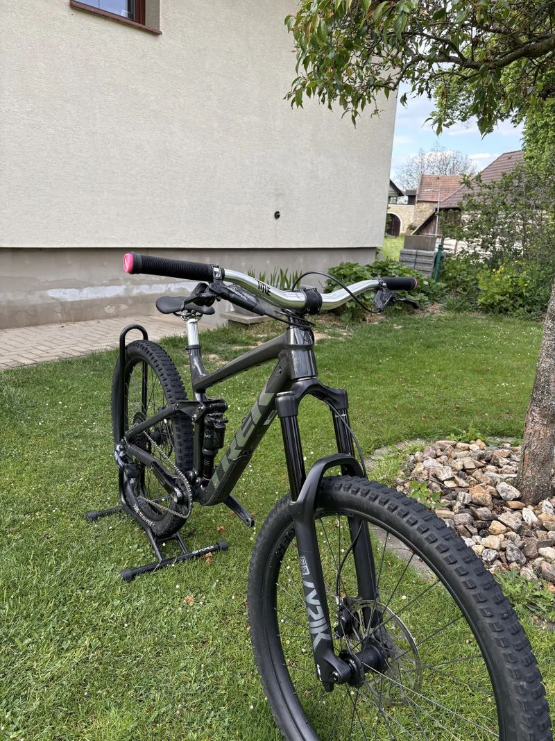 Trek Remedy 8