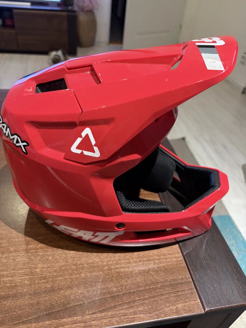 Helme Leatt vel S55-56 cm