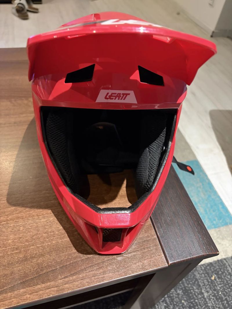 Helme Leatt vel S55-56 cm