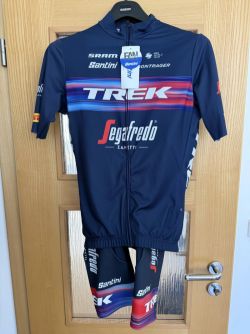 Trek Segafredo TDF 22 Jersey & Trek Segafredo TDF 22 bib shorts