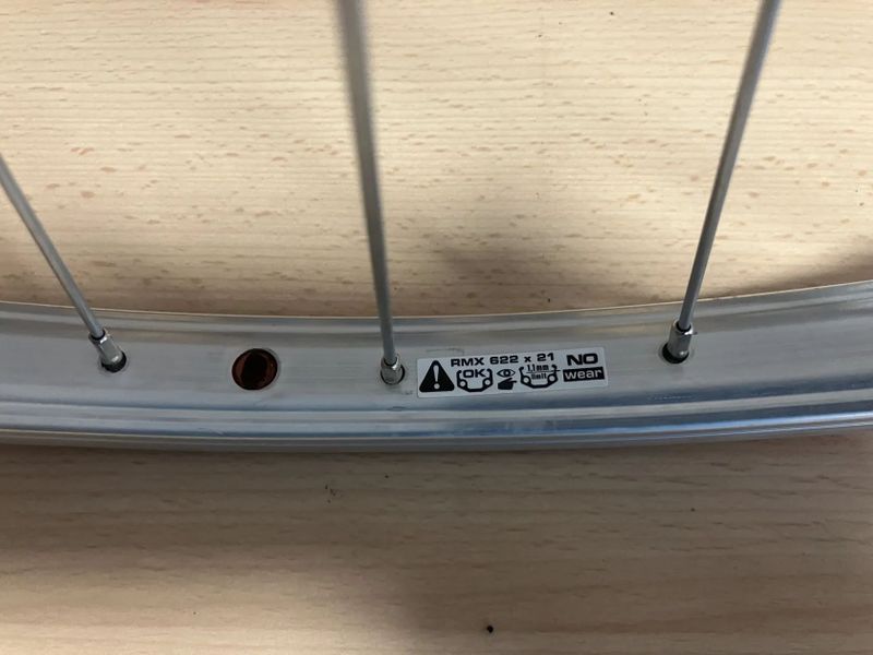 Nové Silniční přední kolo pláštové 622x21mm osa 100mm