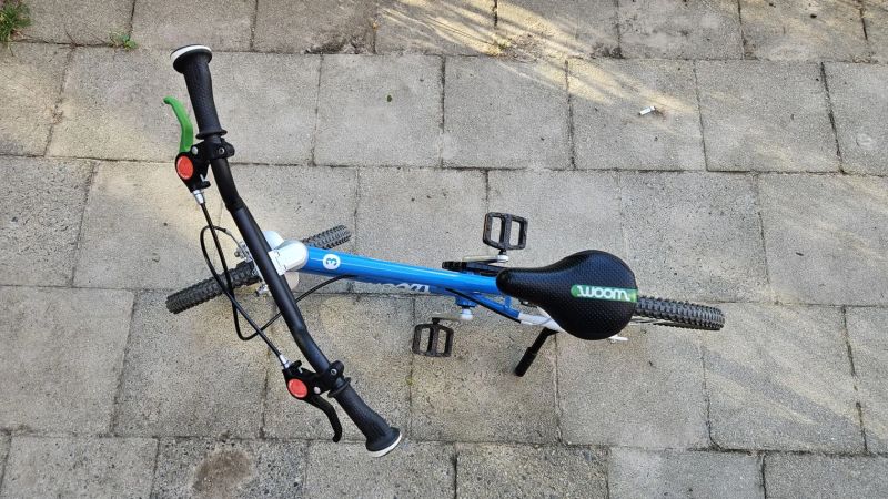 Prodám dětské lehké kolo Woom 3 (16″) – Bílo-modré