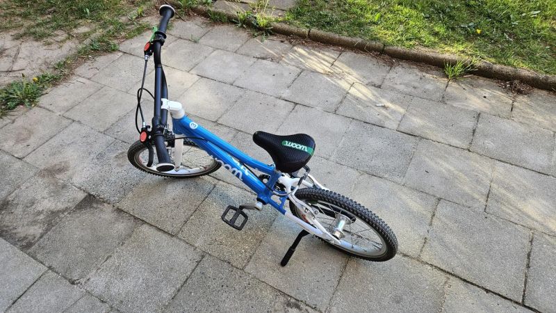 Prodám dětské lehké kolo Woom 3 (16″) – Bílo-modré