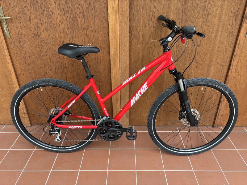 APACHE MATTA A3 - dámské krosové kolo, počet převodů 3x8, brzdy SHIMANO - NOVÉ