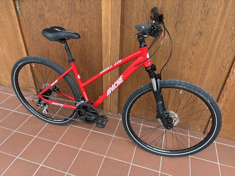 APACHE MATTA A3 - dámské krosové kolo, počet převodů 3x8, brzdy SHIMANO - NOVÉ