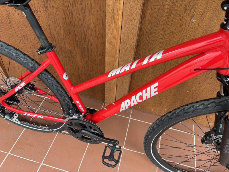 APACHE MATTA A3 - dámské krosové kolo, počet převodů 3x8, brzdy SHIMANO - NOVÉ