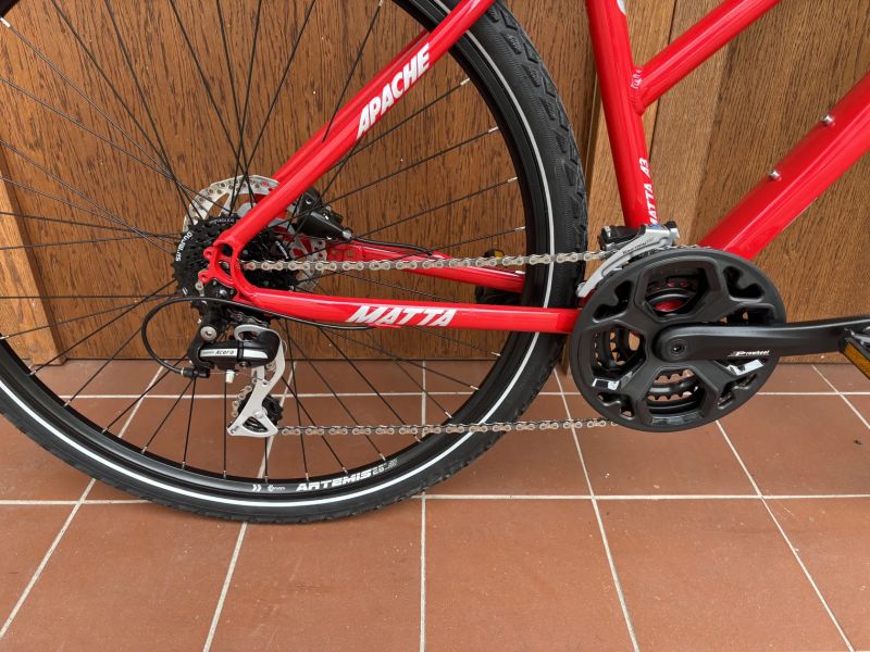 APACHE MATTA A3 - dámské krosové kolo, počet převodů 3x8, brzdy SHIMANO - NOVÉ