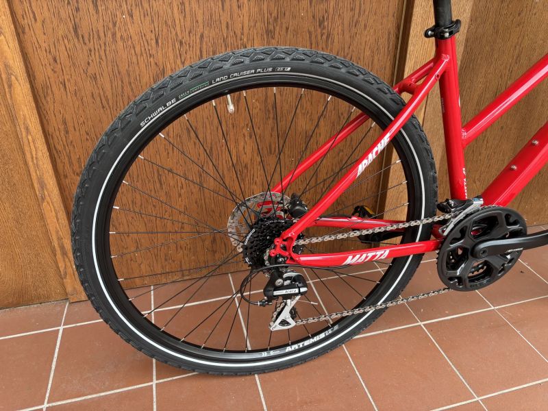 APACHE MATTA A3 - dámské krosové kolo, počet převodů 3x8, brzdy SHIMANO - NOVÉ