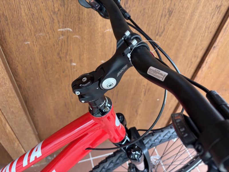APACHE MATTA A3 - dámské krosové kolo, počet převodů 3x8, brzdy SHIMANO - NOVÉ