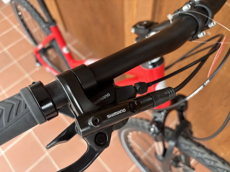 APACHE MATTA A3 - dámské krosové kolo, počet převodů 3x8, brzdy SHIMANO - NOVÉ