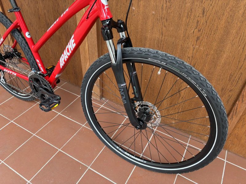 APACHE MATTA A3 - dámské krosové kolo, počet převodů 3x8, brzdy SHIMANO - NOVÉ
