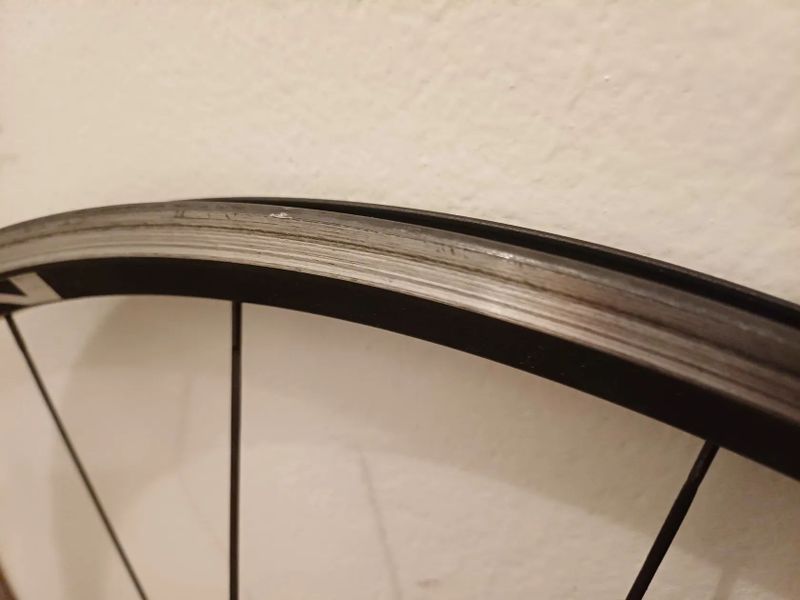 Zapletená kola Campagnolo Neutron