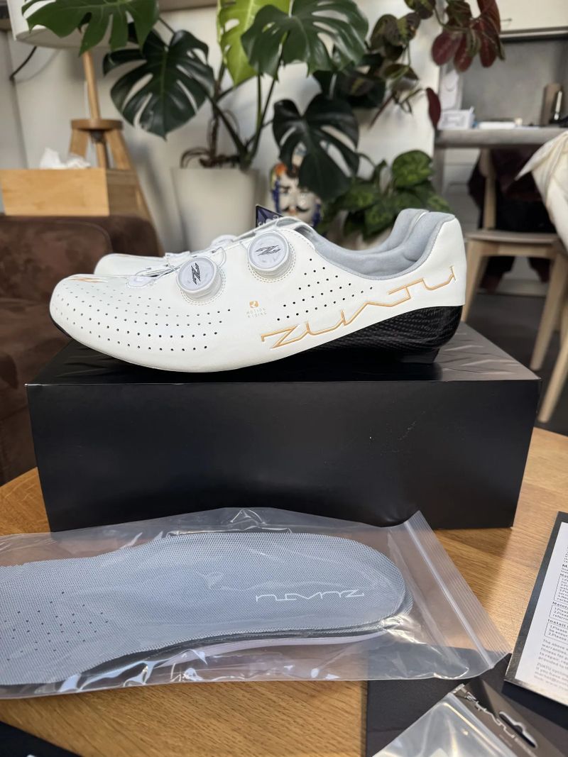 Zuatu Z001 White-Gold cyklistické tretry