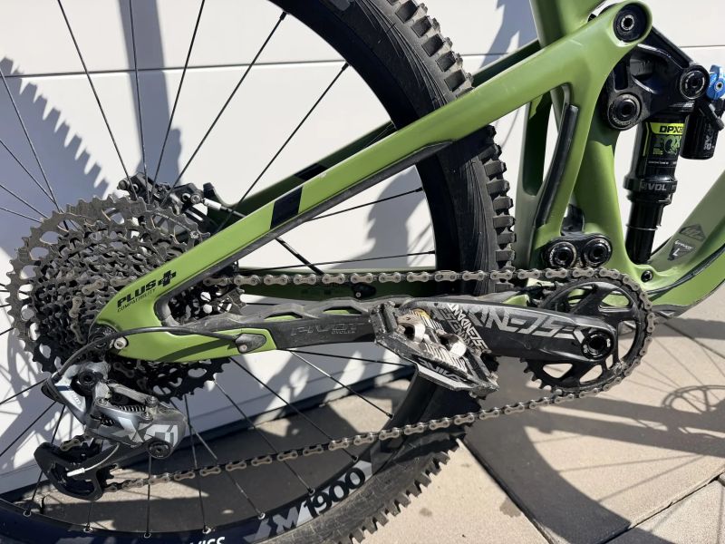 Pivot Switchblade Race X01 2021