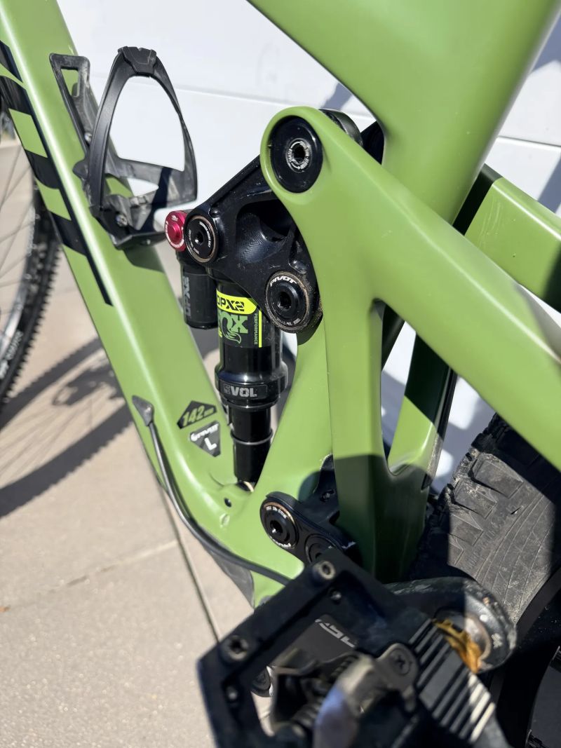 Pivot Switchblade Race X01 2021