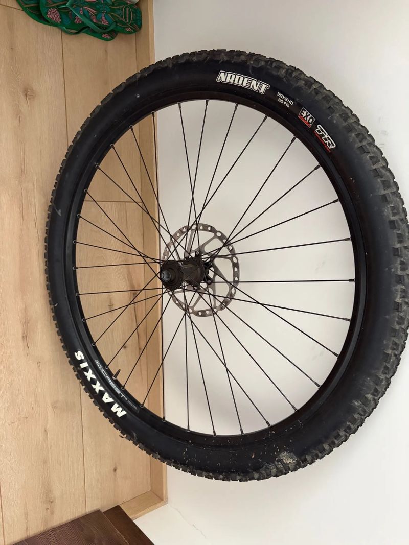 Stan's NoTubes Crest D, 32h, tubeless ready