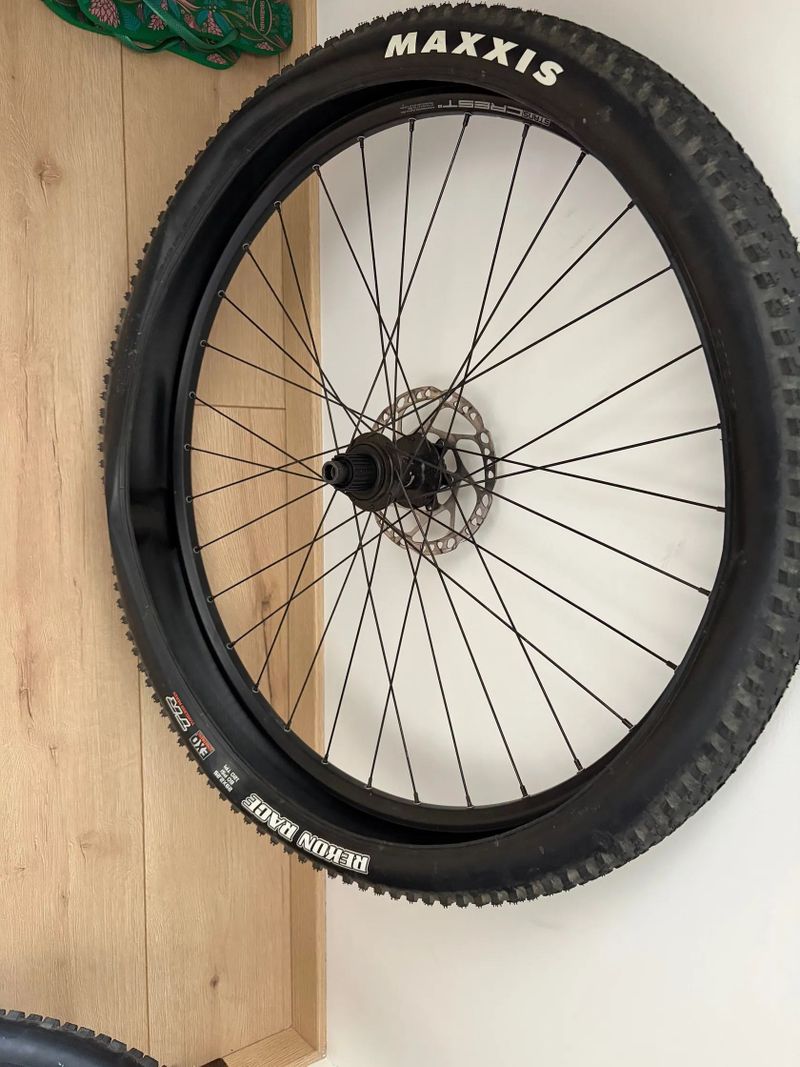Stan's NoTubes Crest D, 32h, tubeless ready