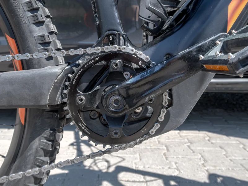 Prodám elektrokolo KTM MACINA PROWLER PRESTIGE M 168–178 cm – PRUŽINA