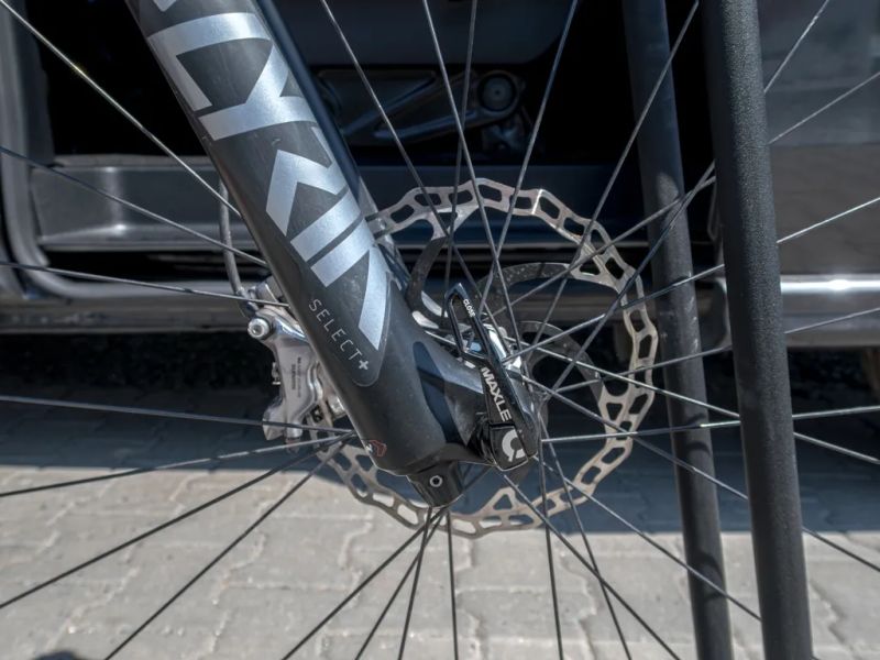 Prodám elektrokolo KTM MACINA PROWLER PRESTIGE M 168–178 cm – PRUŽINA